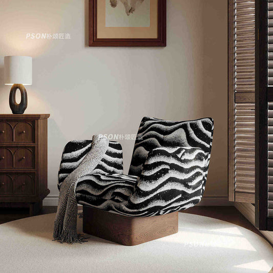 كرسي مفرد بألوان مميزة