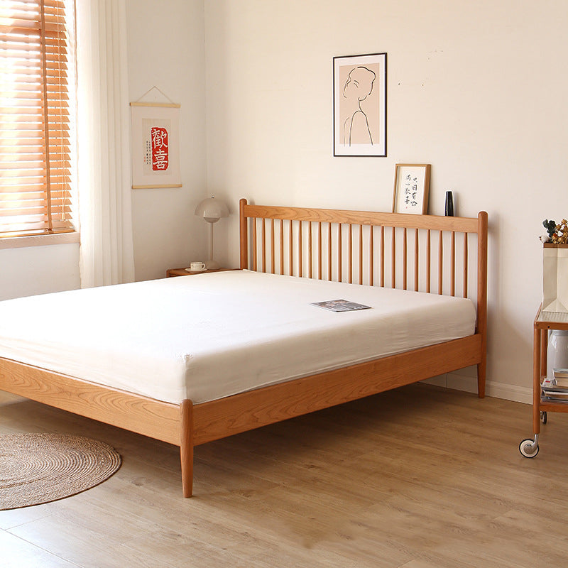 سرير خشبي بتصميم مميز و هادئ