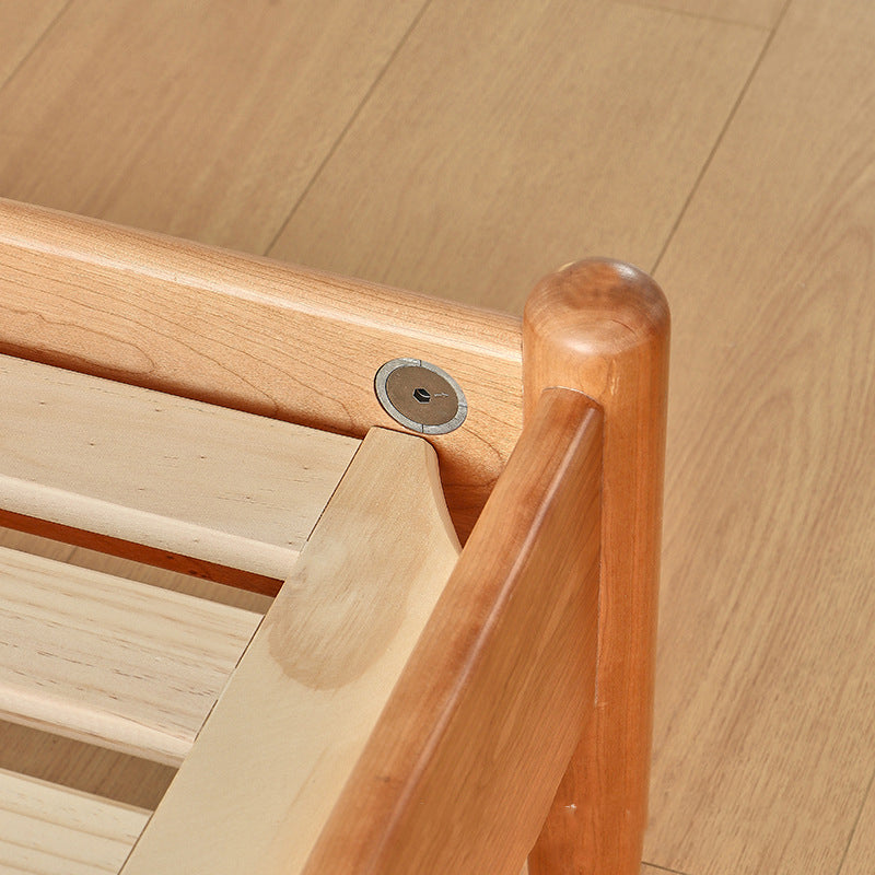 سرير خشبي بتصميم مميز و هادئ