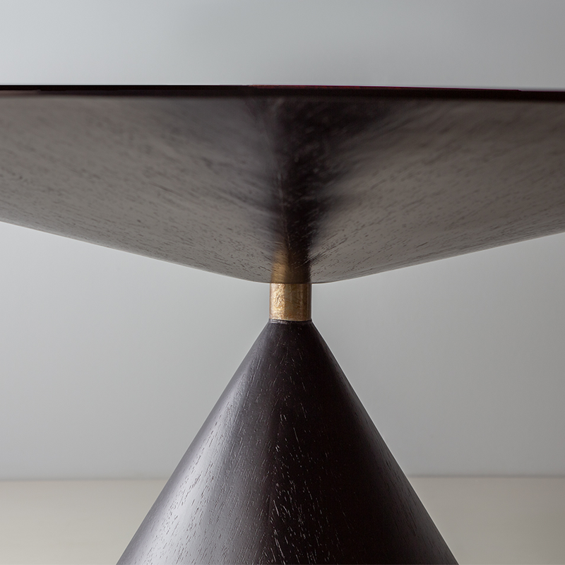 طاولة طعام دائرية بتصميم انيق