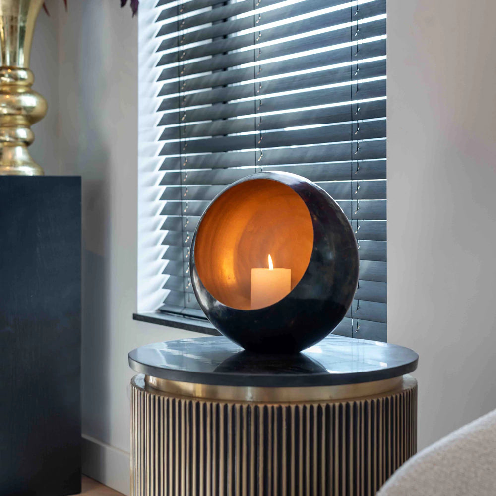 طاولة جانبية بتصميم مضلع