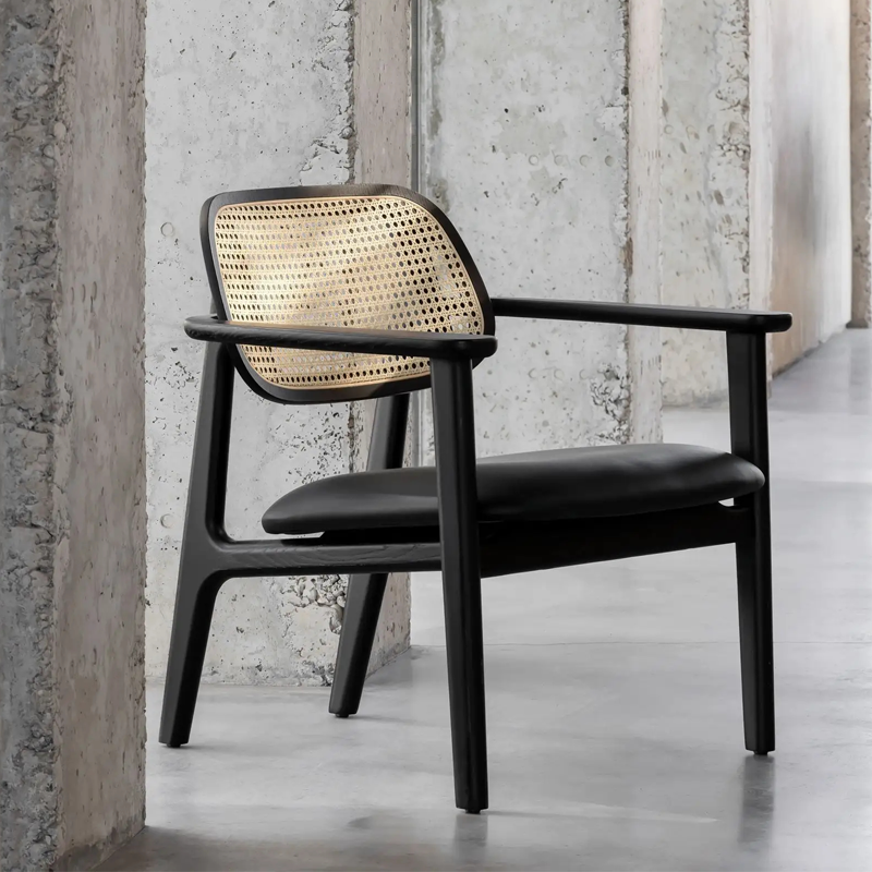 كرسي بذراعين خشبي و ضهر روطان