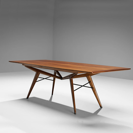 طاولة طعام بتصميم كلاسيك و انيق