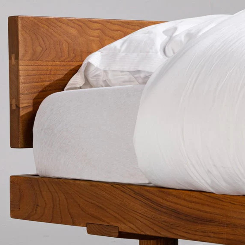 سرير خشب انيق و بسيط