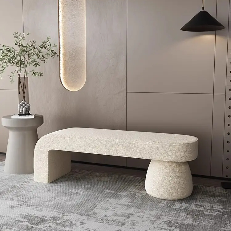 مقعد ابيض مريح