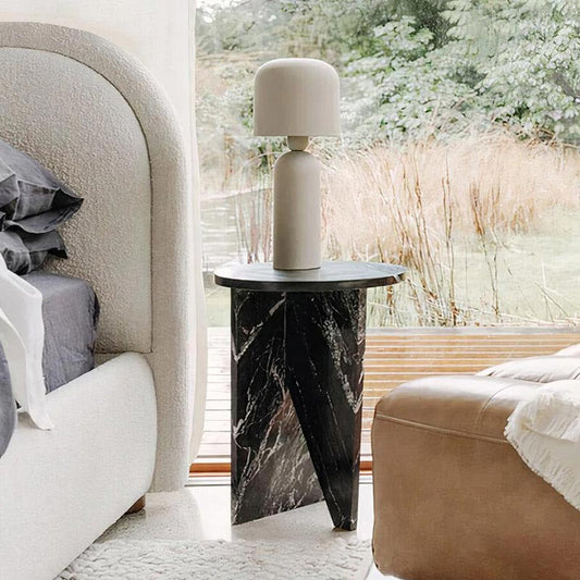 طاولة جانبية بتصميم رخامي بسيط