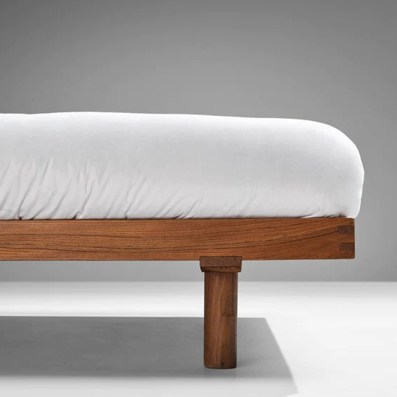 سرير خشب انيق و بسيط