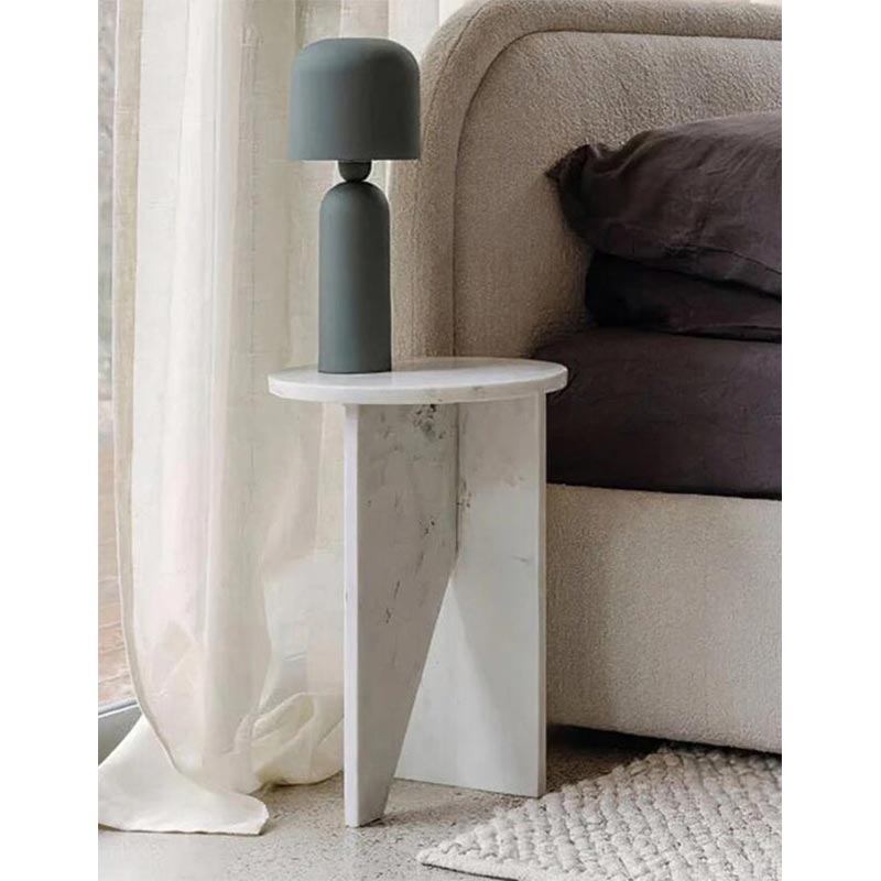 طاولة جانبية بتصميم رخامي بسيط