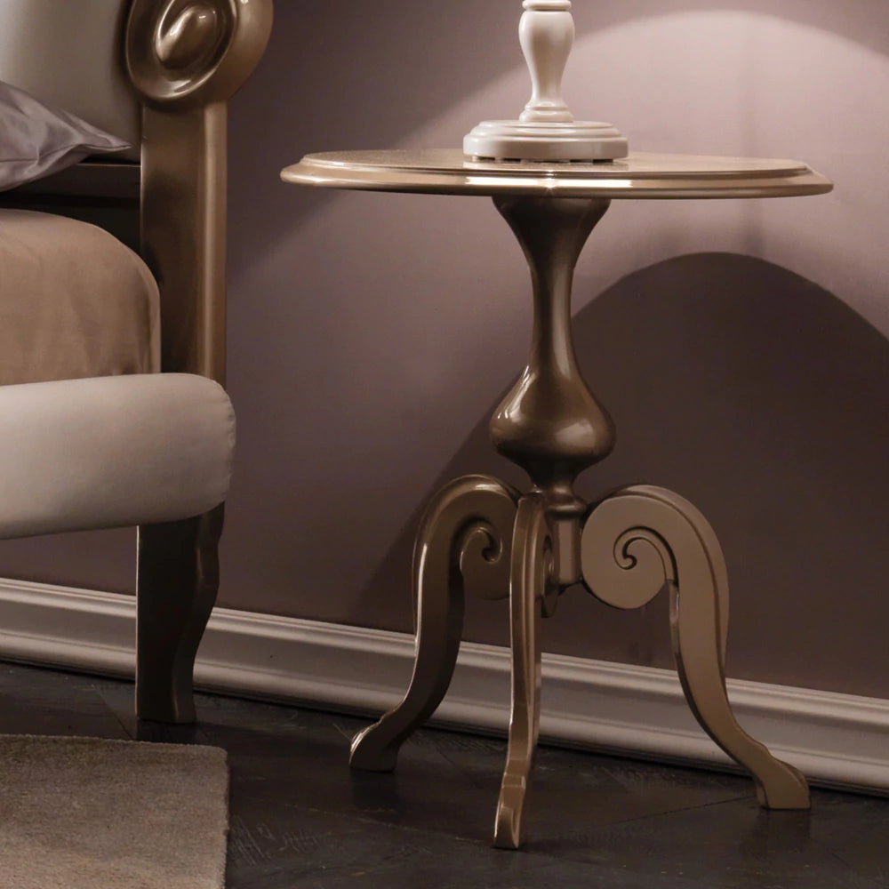 طاولة جانبية كلاسيكية