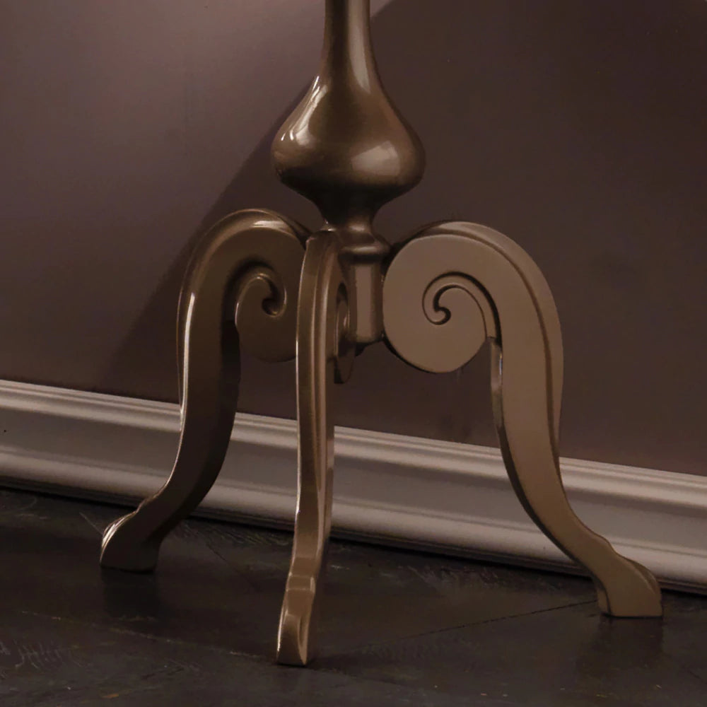 طاولة جانبية كلاسيكية