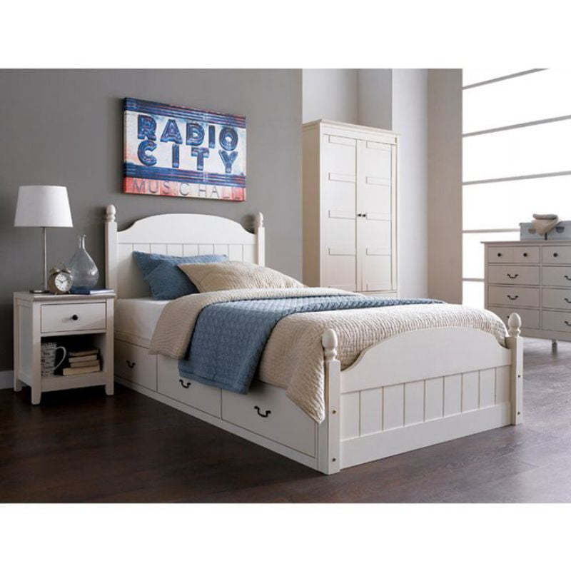 سرير ابيض مودرن انيق