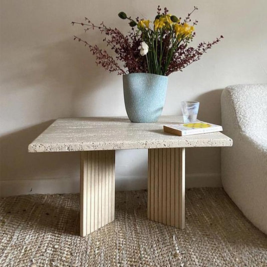 طاولة قهوة بتصميم بسيط