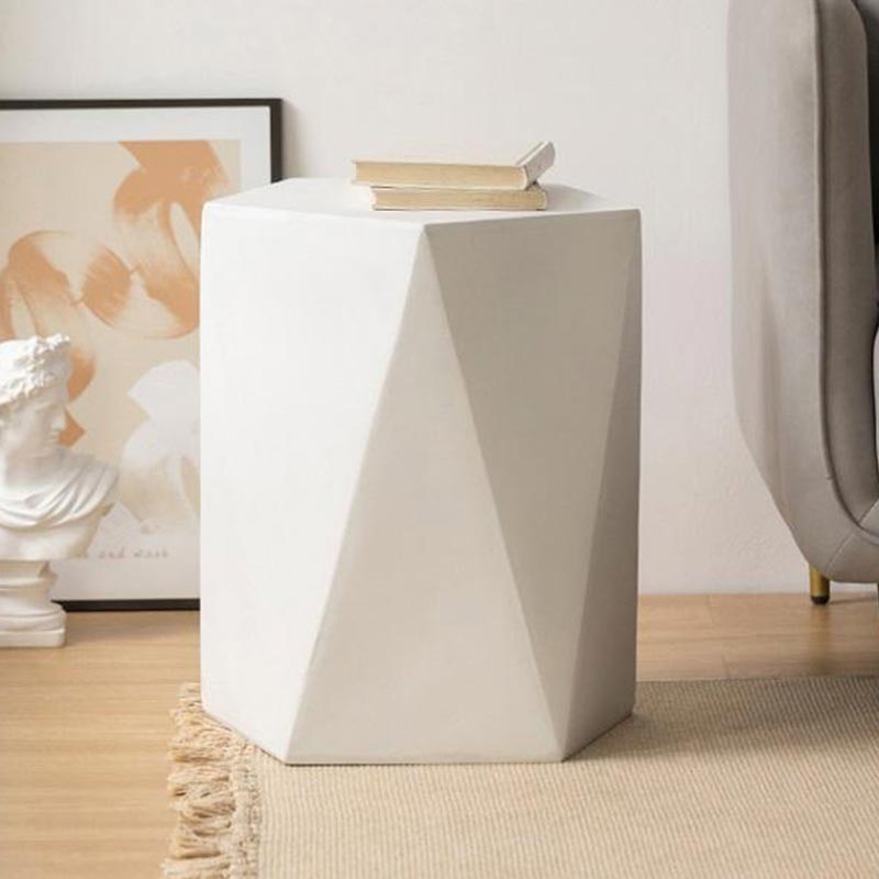 طاولة جانبية بتصميم مودرن