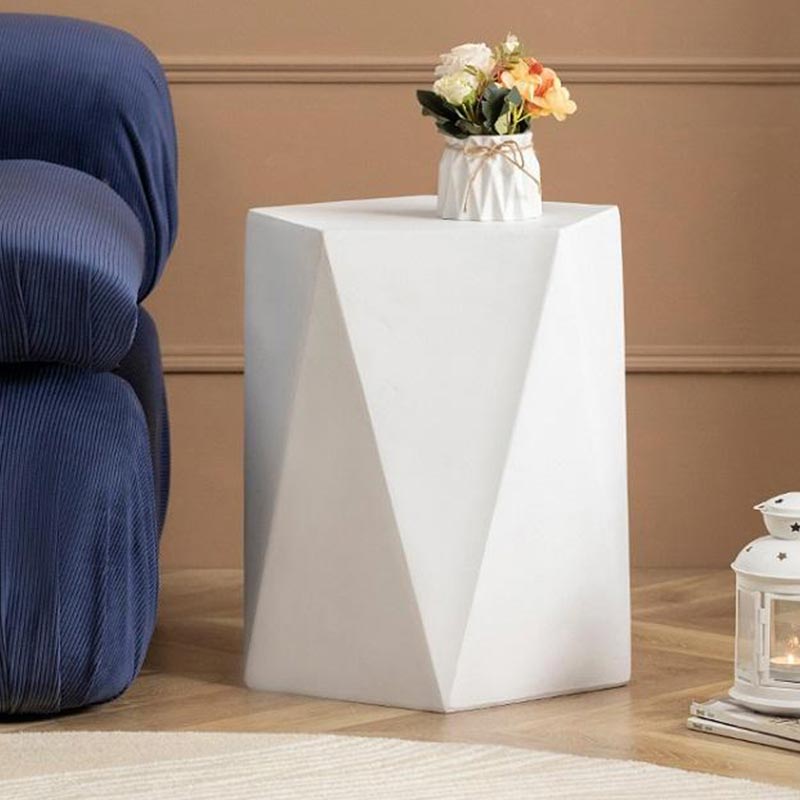 طاولة جانبية بتصميم مودرن