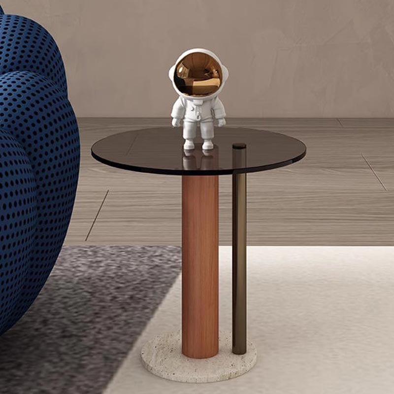 طاولة جانبية بتصميم بسيط