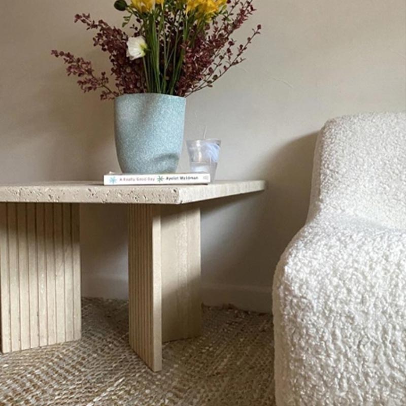 طاولة قهوة بتصميم بسيط