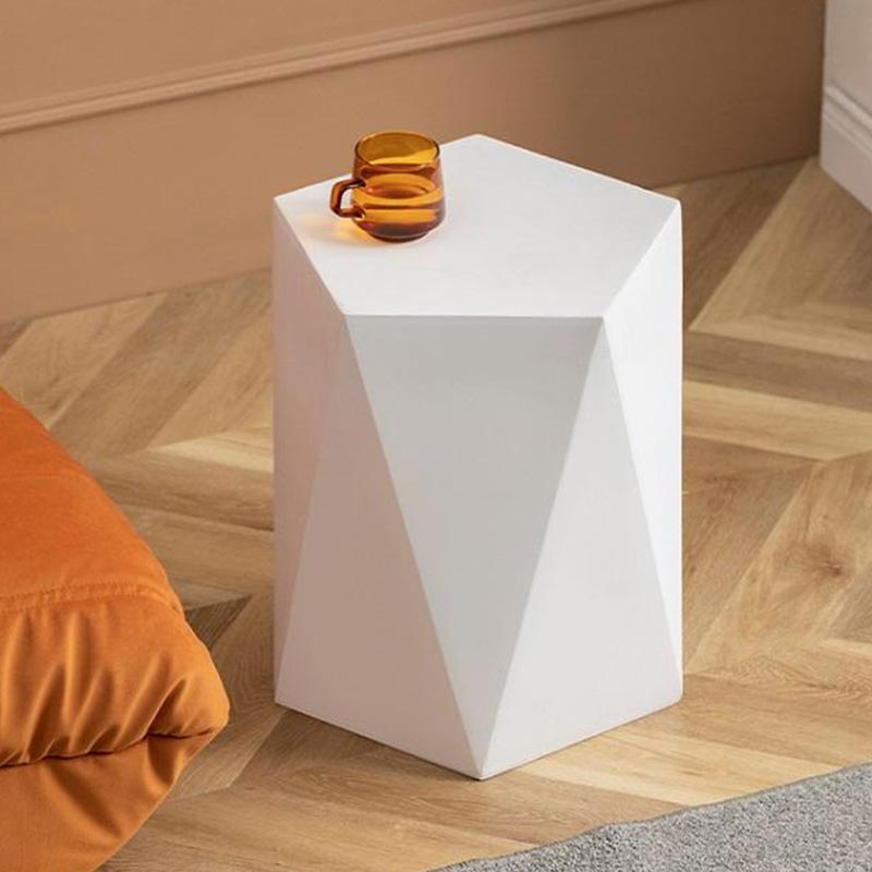 طاولة جانبية بتصميم مودرن