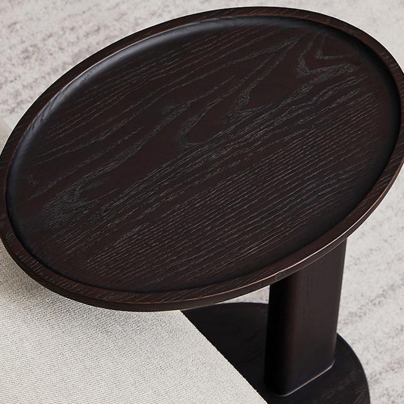 طاولة جانبية بتصميم بسيط