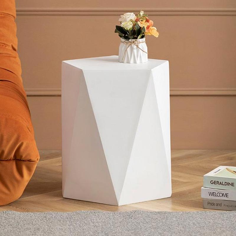 طاولة جانبية بتصميم مودرن