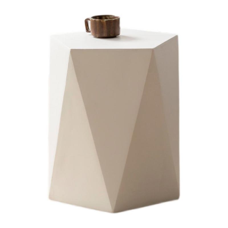 طاولة جانبية بتصميم مودرن