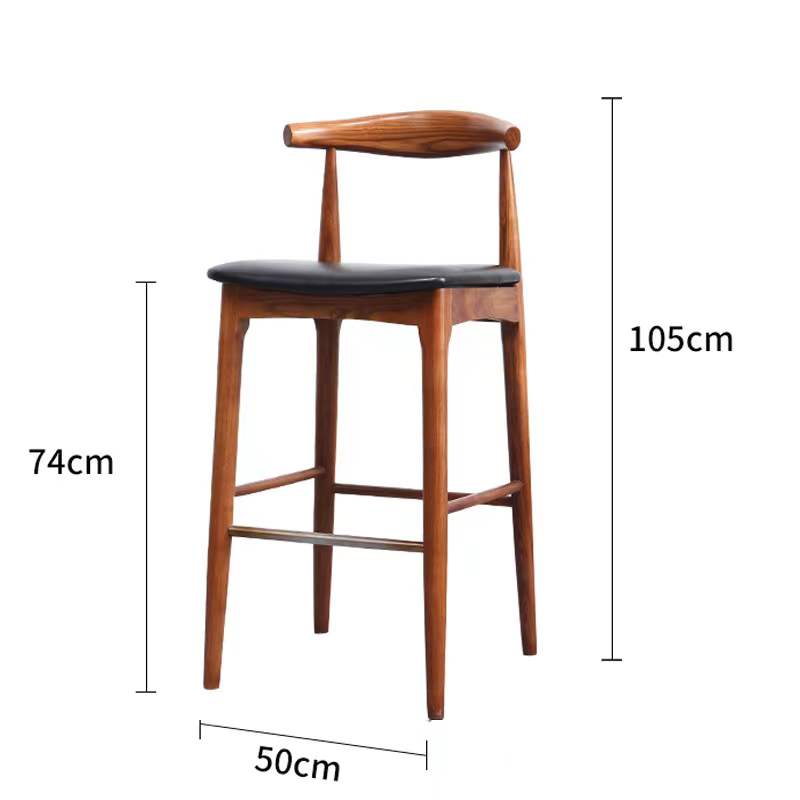 كرسي خشبي بمقعد جلد