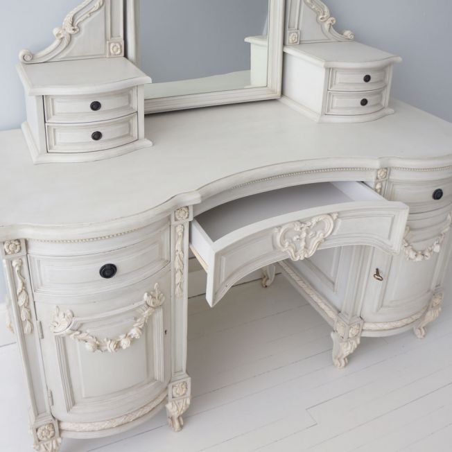 متوفر الان طاولة تزيين تصميم كلاسيكي فاخر اونلاين | بيوت