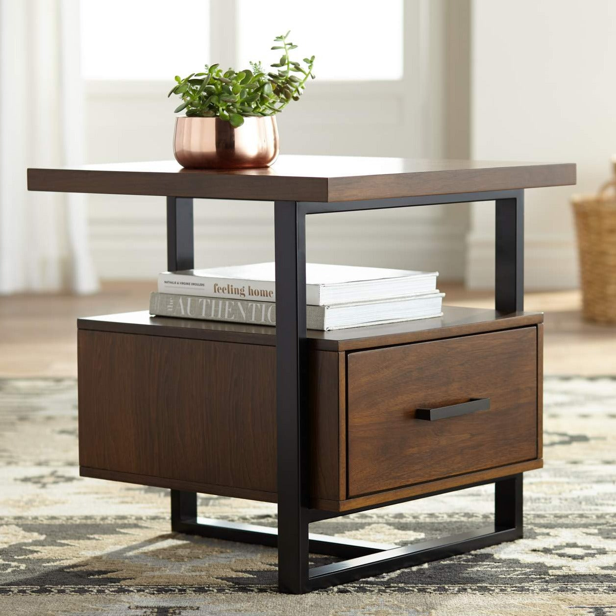 طاولة جانبية بدرج من الاسفل