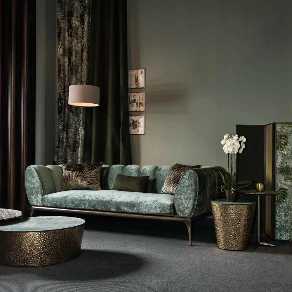 كنبة مخملية بتصميم راقي