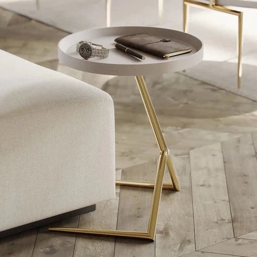 طاولة خدمة عملية بأرجل ذهبية