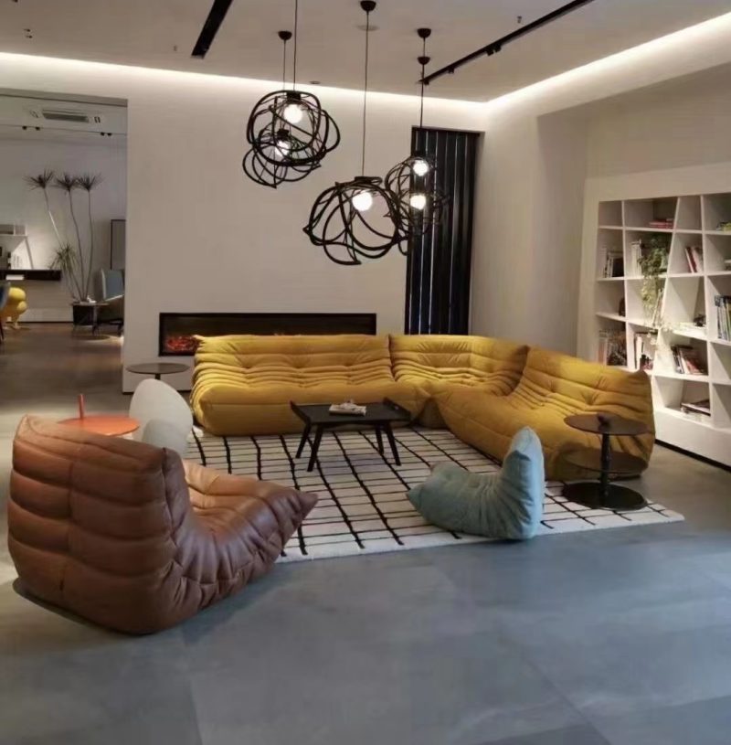 جلسة أرضية من الجلد