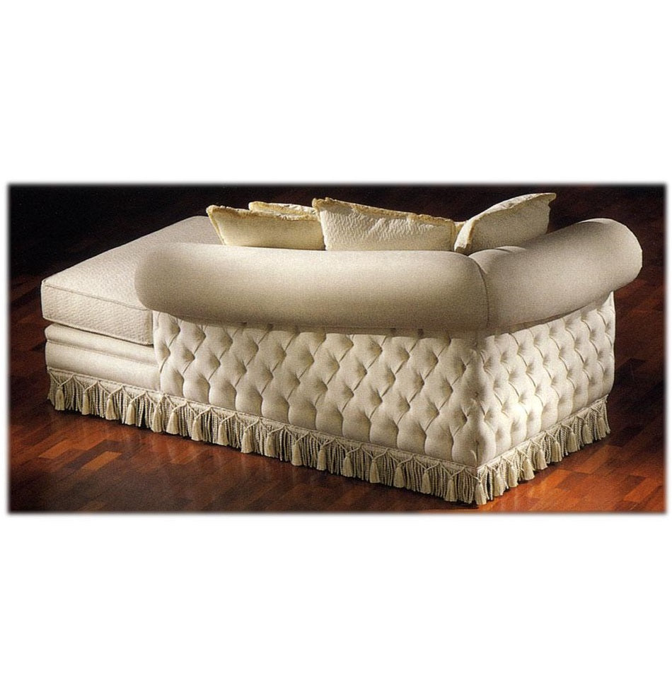 سرير بتصميم مميز بيج