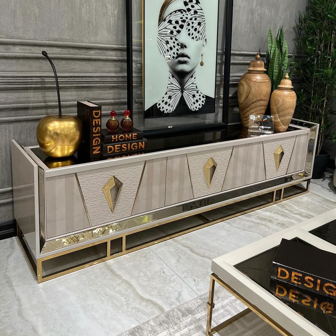 COMO TV UNIT