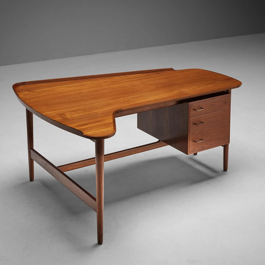 طاولة مكتب بتصميم ايطالي