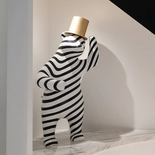 تمثال الدب الواقف