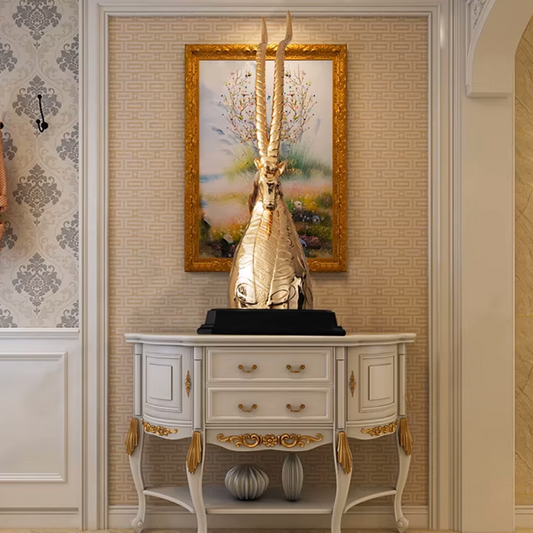 زينة فنية على شكل غزال ذهبي