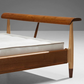 سرير خشب بتصميم ايطالي انيق