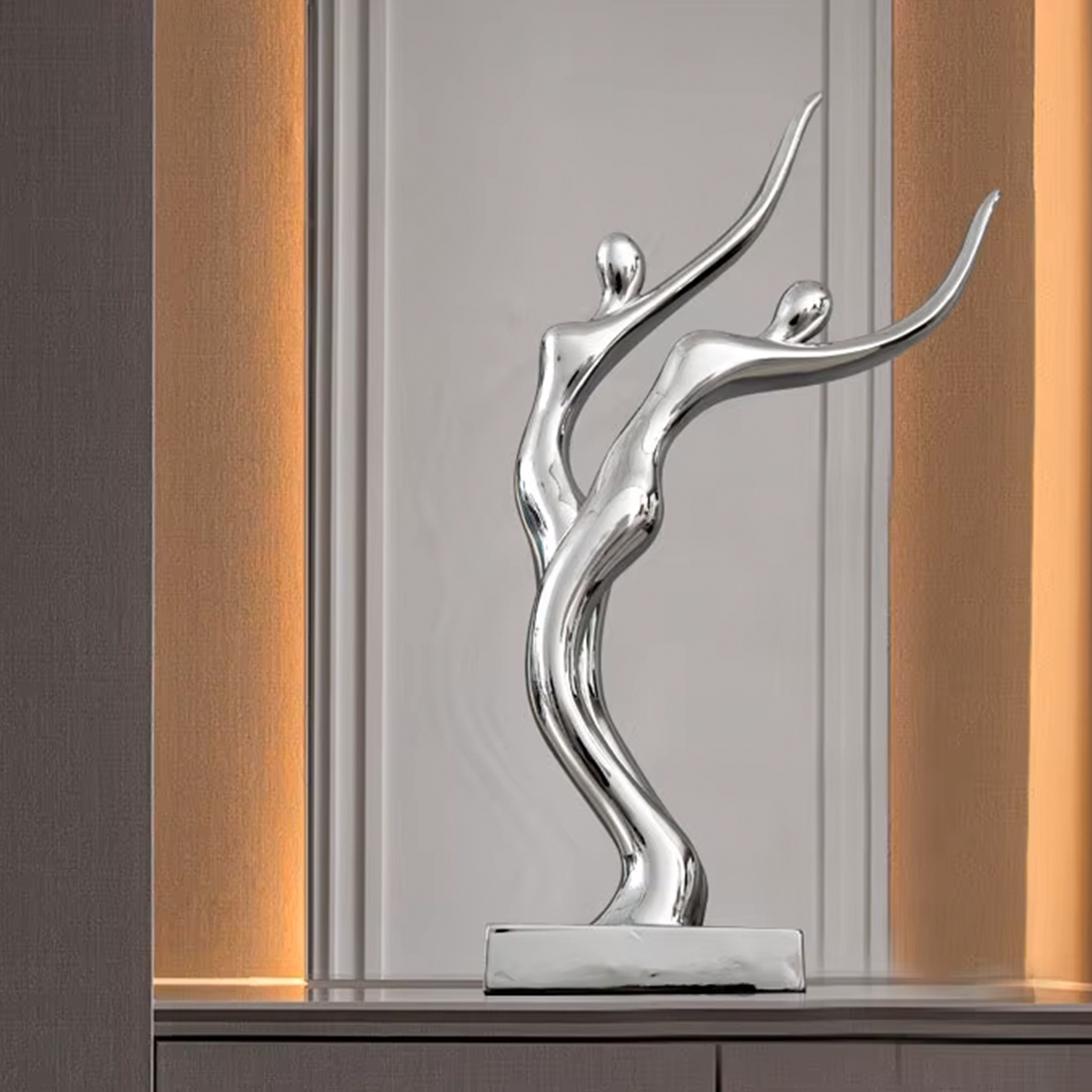 تمثال منحوت على شكل إنسان من الفضة