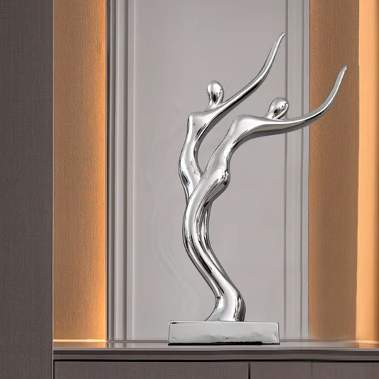 تمثال منحوت على شكل إنسان من الفضة