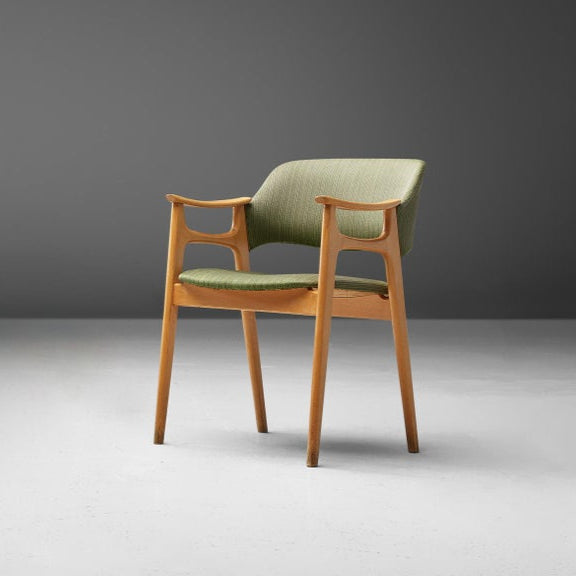 كرسي بتصميم مميز فاخر