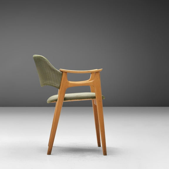 كرسي بتصميم مميز فاخر