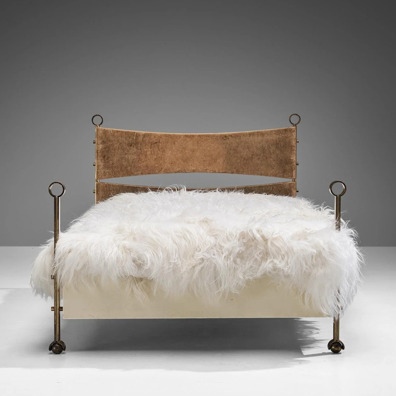 سرير معدن بتصميم ايطالي مميز