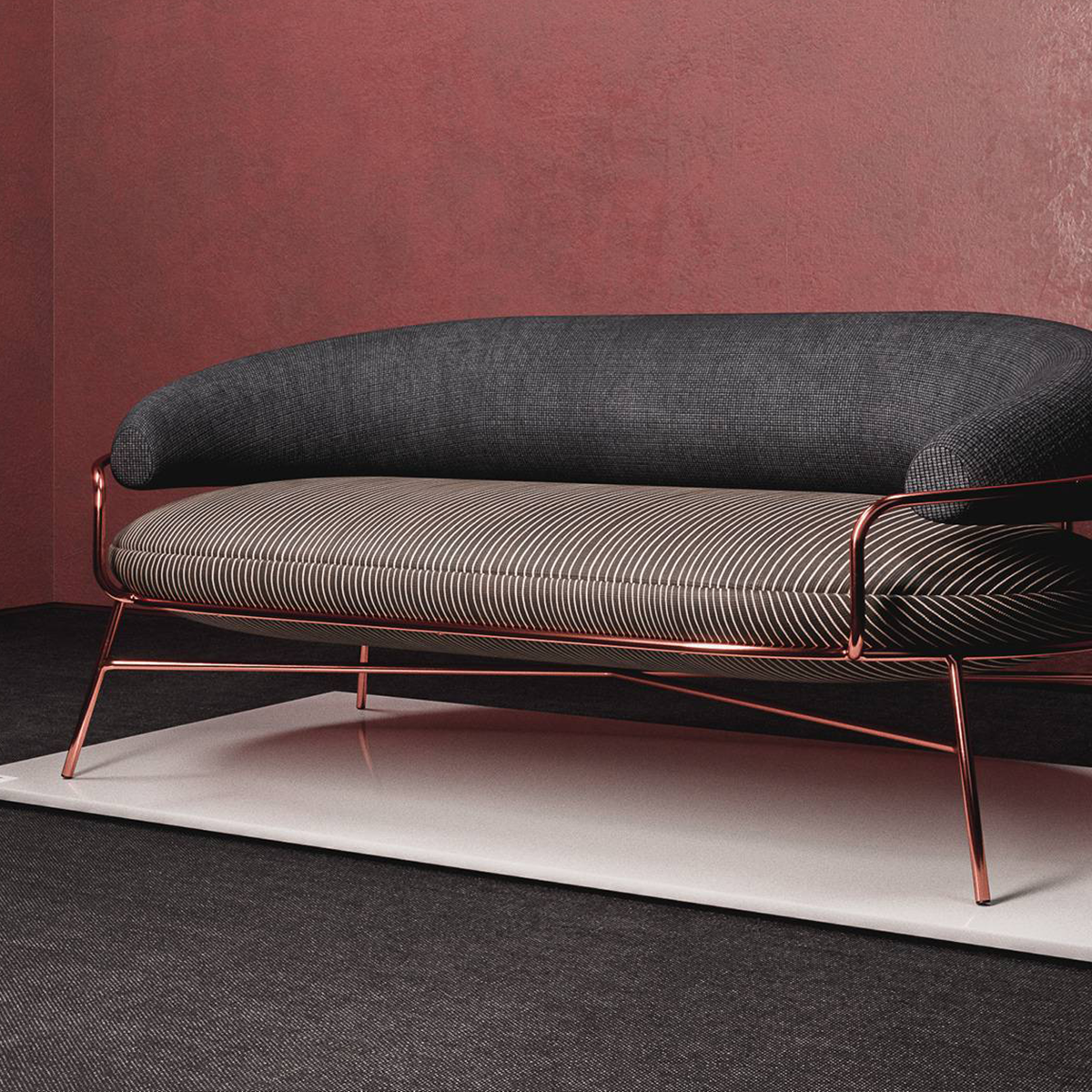 كرسي معدني بتصميم دائري