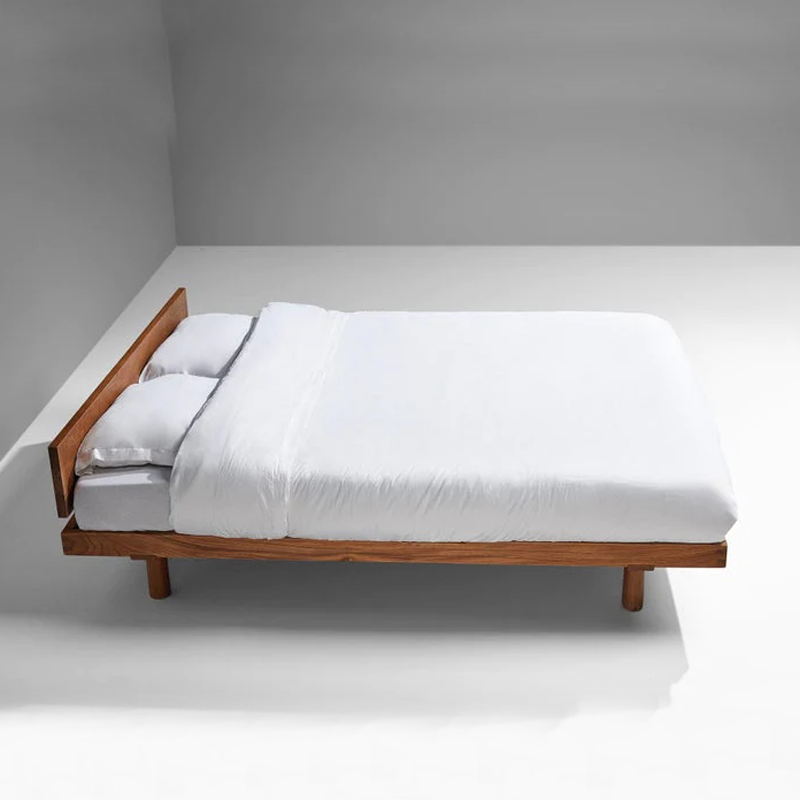 سرير خشب انيق و بسيط