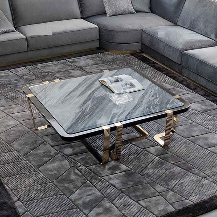 طاولة مربعة فاخرة