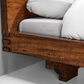 سرير خشب بتصميم بسيط
