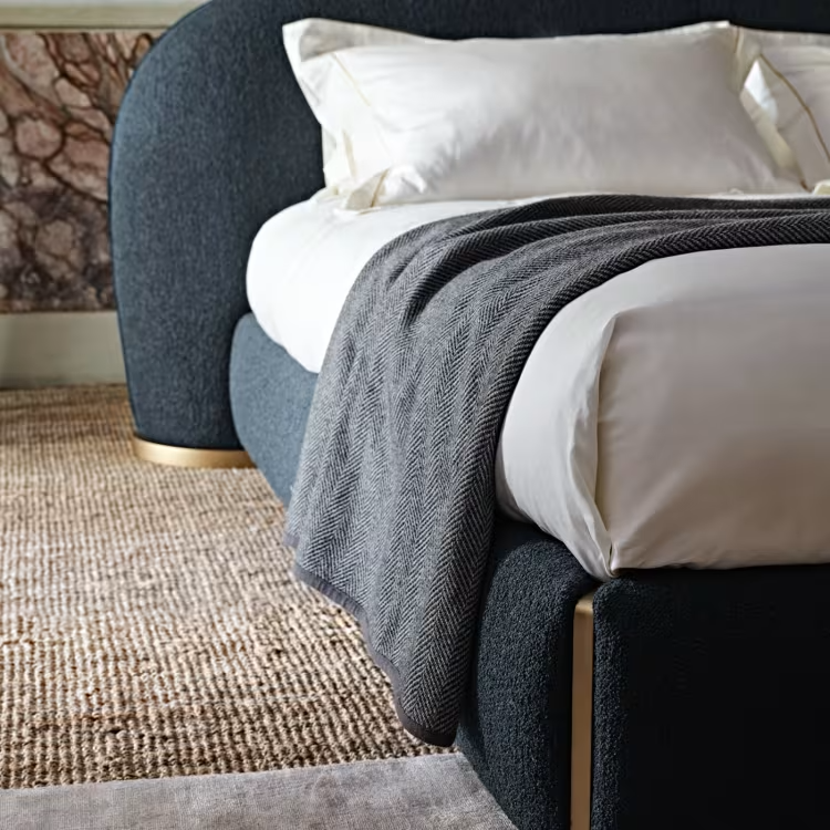 سرير بتصميم راقي مميز