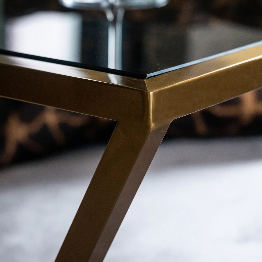 طاولة جانبية ذهبية
