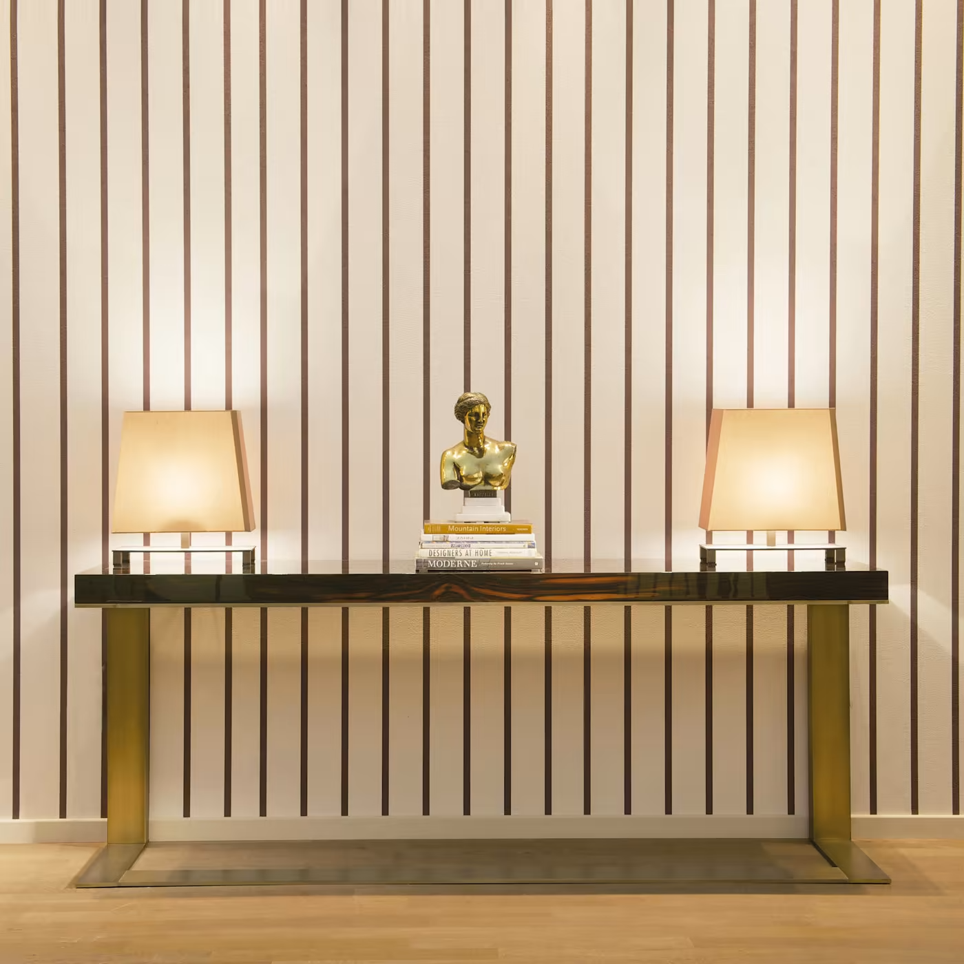 كونسول مع لمسة فاخرة