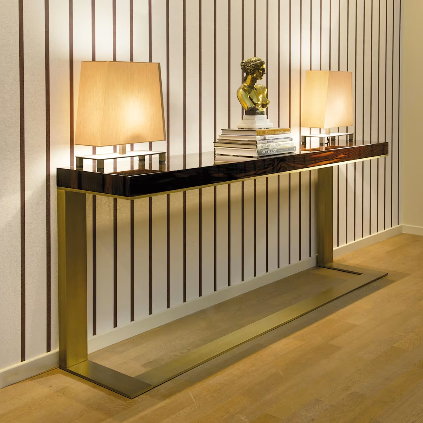 كونسول مع لمسة فاخرة