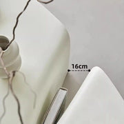 طاولة قهوة بتصميم منحني مميز
